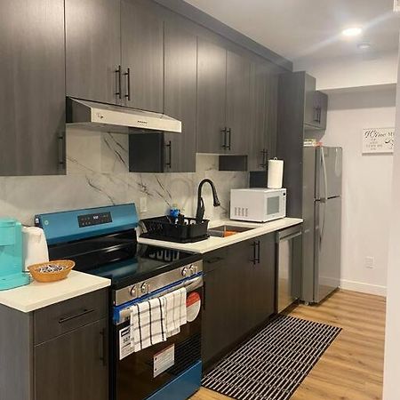Pebbles' Cozy 2Bed Basement Suite - Near Downtown 埃德蒙顿 外观 照片
